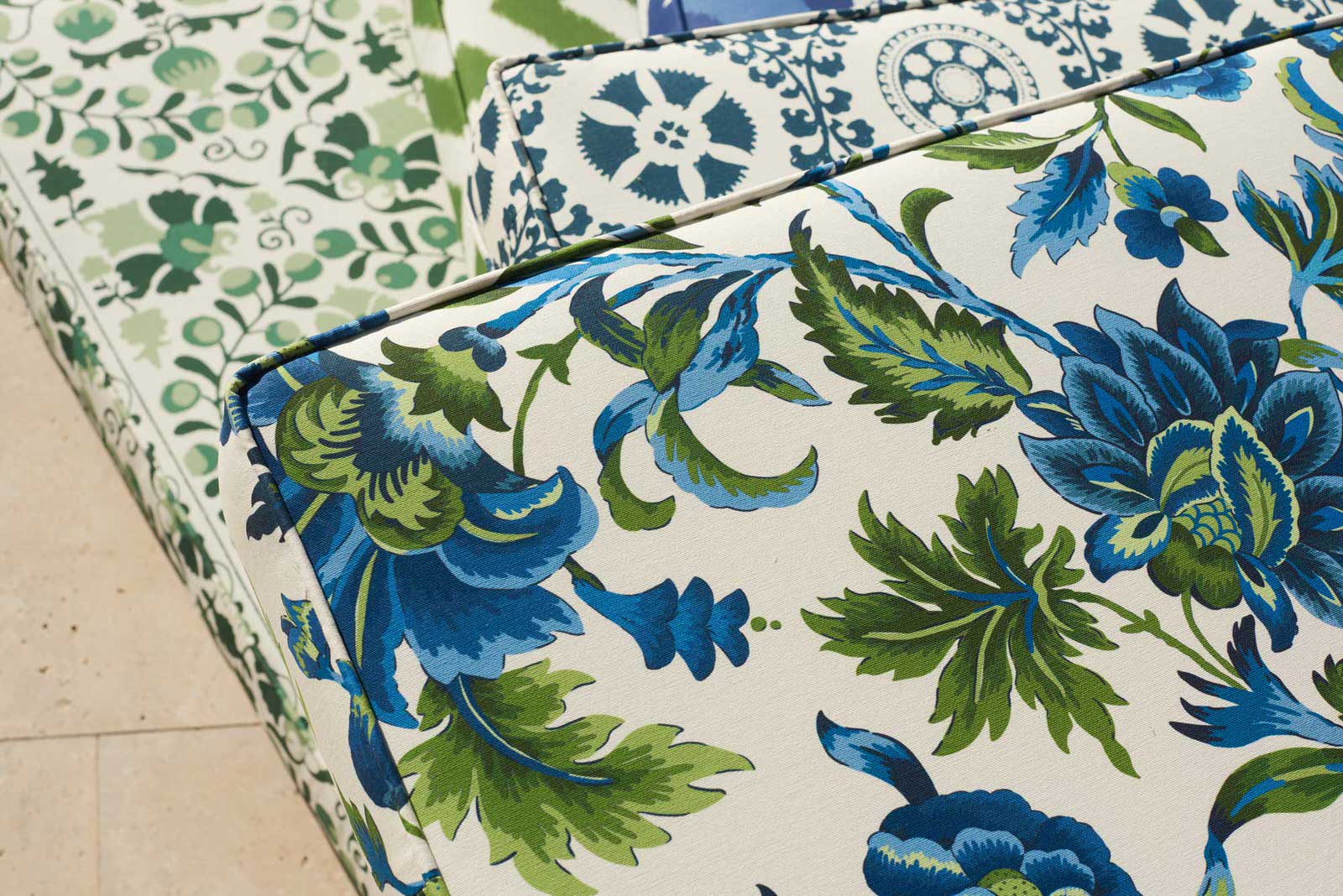 Tela de exterior de vibrantes flores impresas en algodón reciclado - Imagen 4